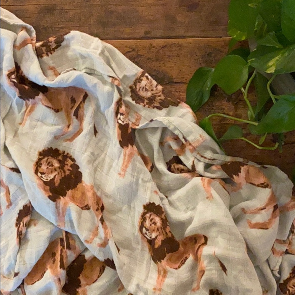 MilkBarn Lion Swaddle